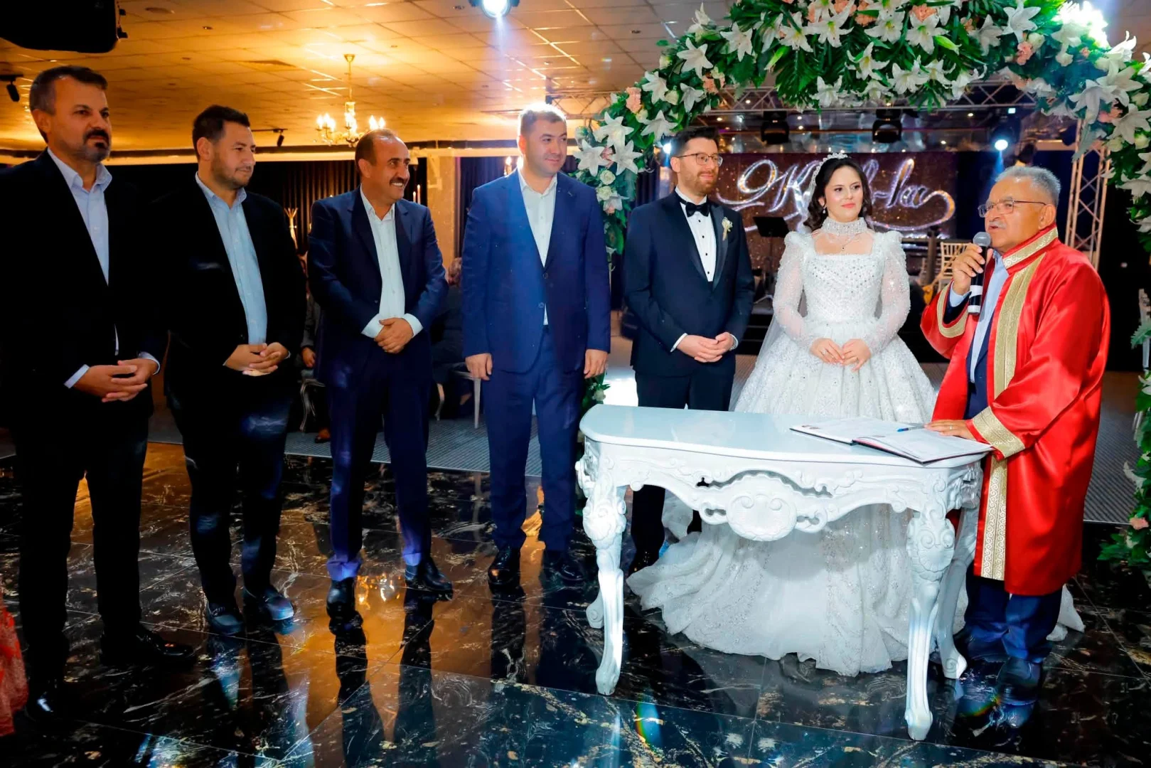 Sn. Mehmet KOÇ’un kıymetli kızının düğün merasimine katılarak bu anlamlı ve mutlu günde genç çiftin sevincine ortak olduk.