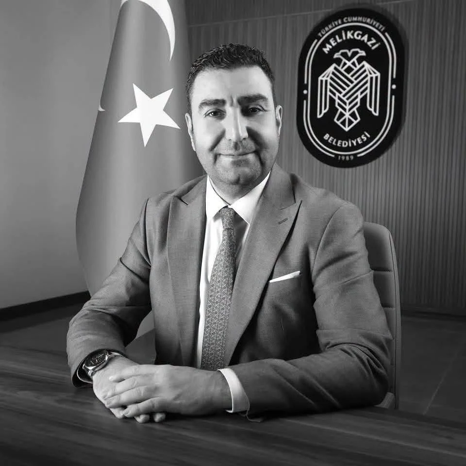İnnâ lillâhi ve innâ ileyhi râciûn. Melikgazi Belediyemizin Özel Kalem Müdürü Mustafa Tümgüç’ün vefatını derin bir teessürle öğrenmiş bulunuyorum.