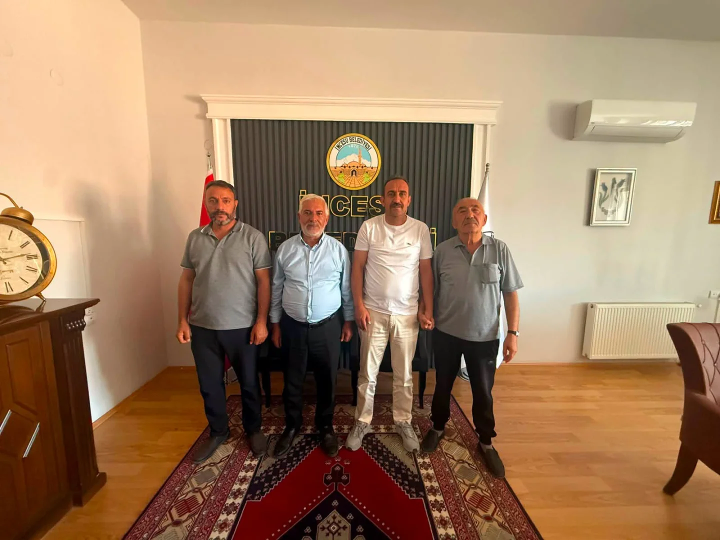 İncesu Saraycık Mahallemize taziye evi kazandıracak hayırseverimiz Sn. Mustafa Özsevgi, Saraycık Mahalle Muhtarımız Sn. Şah İsmail Kulaksız, Belediye Başkanımız Av. Mustafa İLMEK’i ziyaret etti…