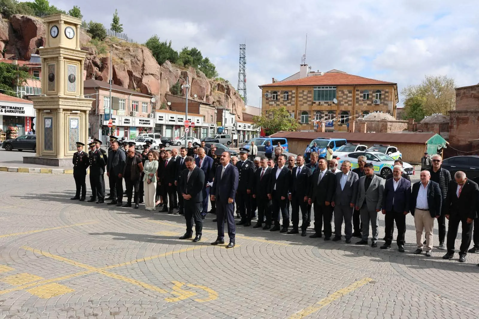 Belediye Başkanımız Av. Mustafa İLMEK, İlçe Kaymakam Vekilimiz Sn. Cüneyt CANER ile birlikte 30 Ağustos Zafer Bayramı’nın 104. yıl dönümü kapsamında İlçe Meydanı’nda düzenlenen törene katıldı.