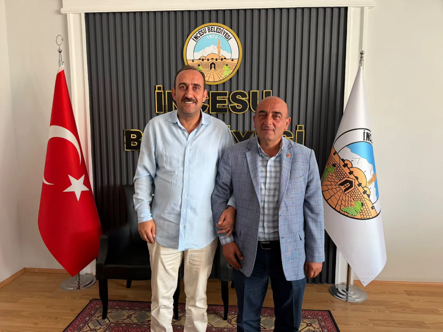 Kızılören Aşağı Mahalle Muhtarımız Sn. Murat Altıngöz, Belediye Başkanımız Av. Mustafa İlmek’i ziyaret etti.