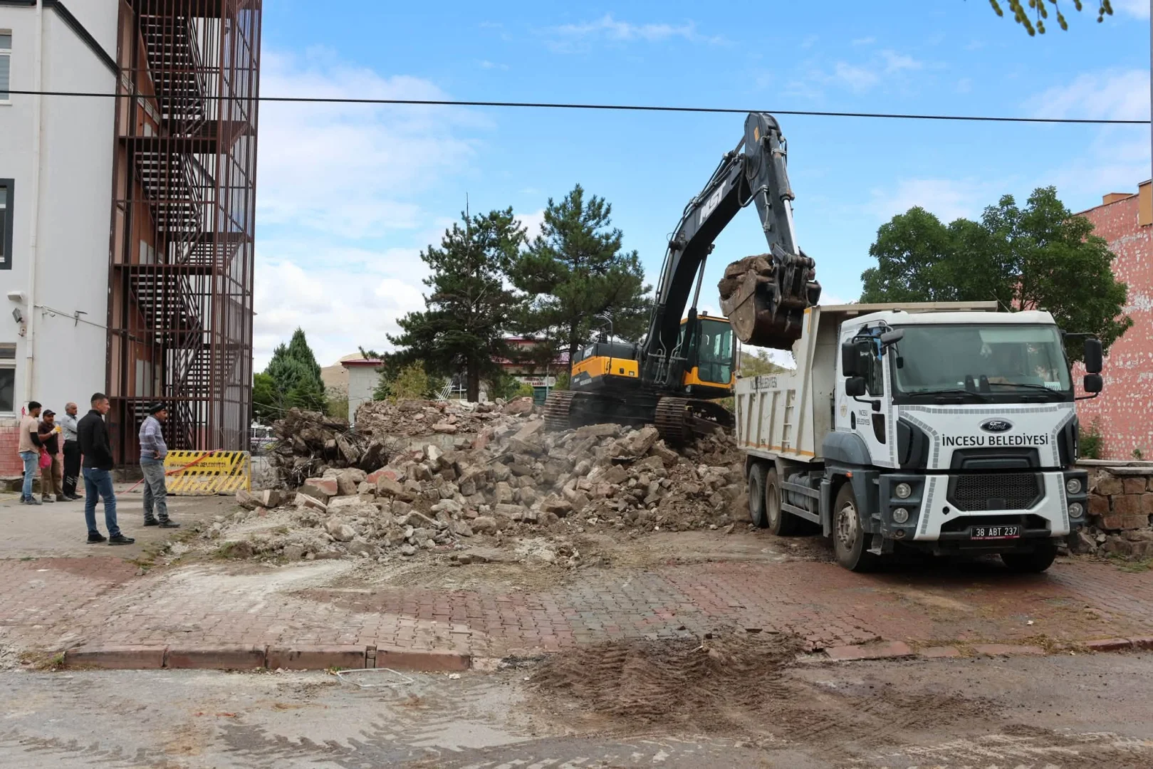 SALİH HASIR DİYALİZ MERKEZİ İÇİN ÇALIŞMALAR BAŞLADI