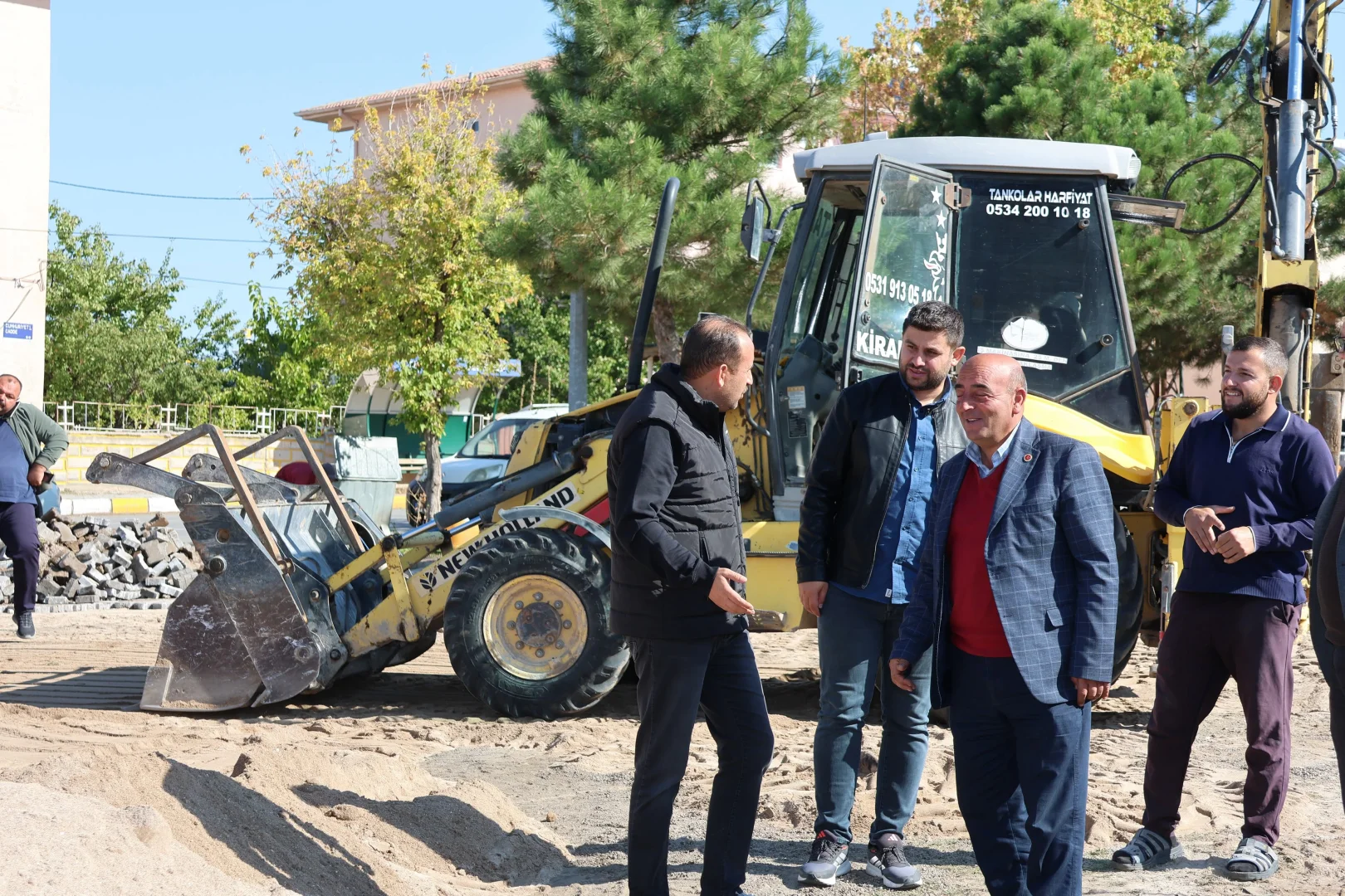 Belediye Başkanımız Av. Mustafa İLMEK, Kızılören mahallesinde yapımı sürdürülen parke çalışmalarını yerinde inceledi daha güzel İncesu için çalışıyoruz.