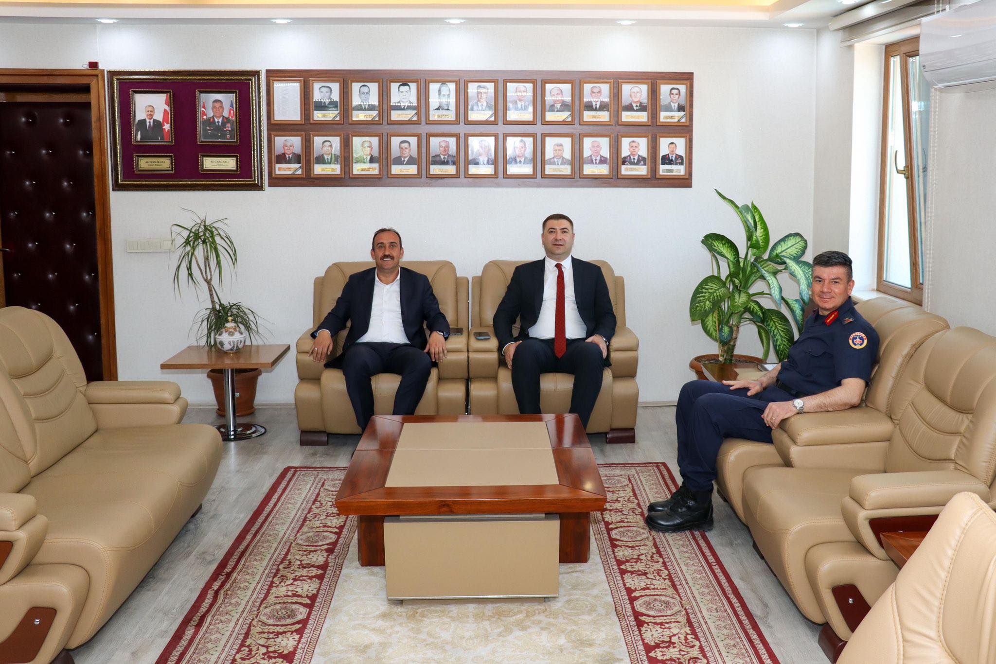 Belediye Başkanımız Av. Mustafa İLMEK, İlçe Kaymakamımız Sn. Ömer Said KARAKAŞ ile Kayseri İl Jandarma Komutanı Tuğgeneral Sn. Hakan DEDEBAĞI ziyaret etti. Kamp ve Karavan Festivalimizin davetiyesini teslim etti.