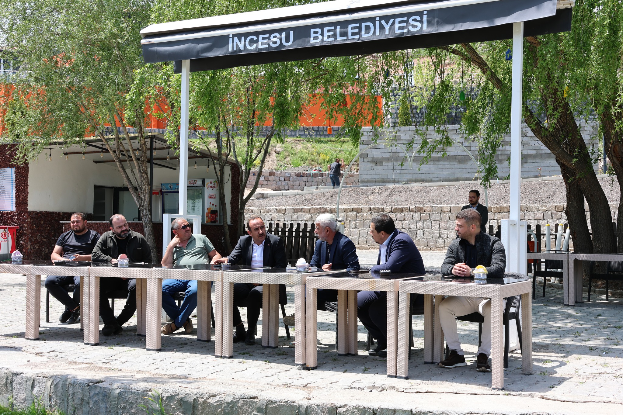Belediye Başkanımız Av. Mustafa İLMEK, yaklaşan Kamp Karavan Festivali öncesi Festival Komitesi ile toplantı yaptı. 