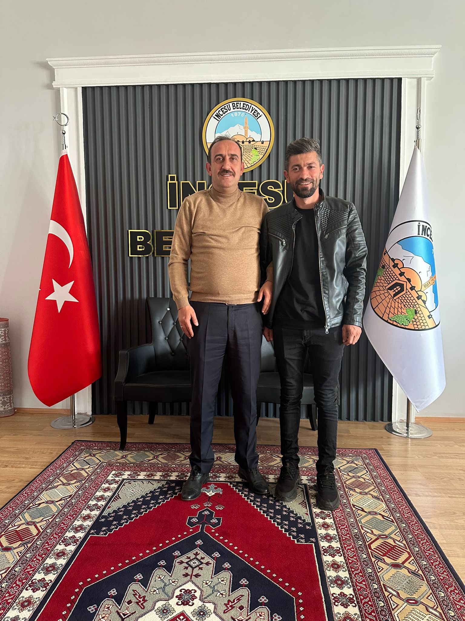 Fırınönü Mahalle Muhtarımız Sn. Umut KARAMUK, Belediye Başkanımız Av. Mustafa İLMEK’i makamında ziyaret etti. Mahallemiz adına çalışmaların istişaresini yaptığımız görüşme hayırlara vesile olsun.