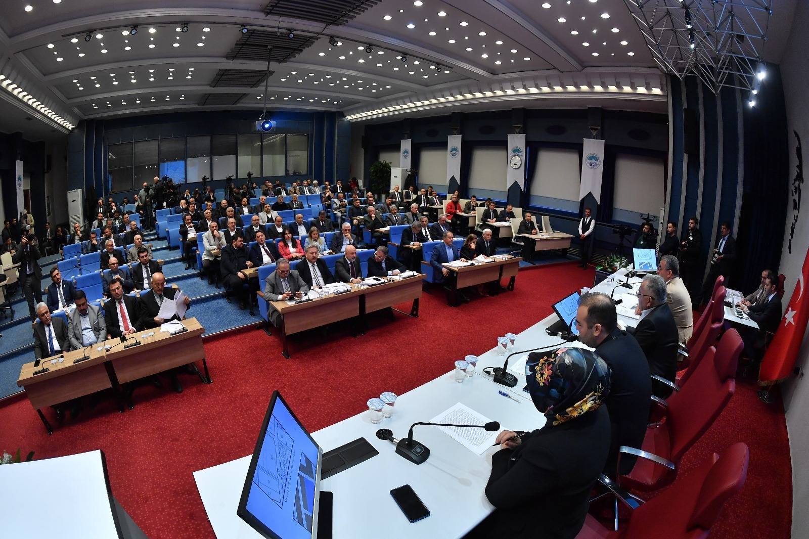 Alınan kararların ilçemize hayırlar getirmesini temenni ederiz.