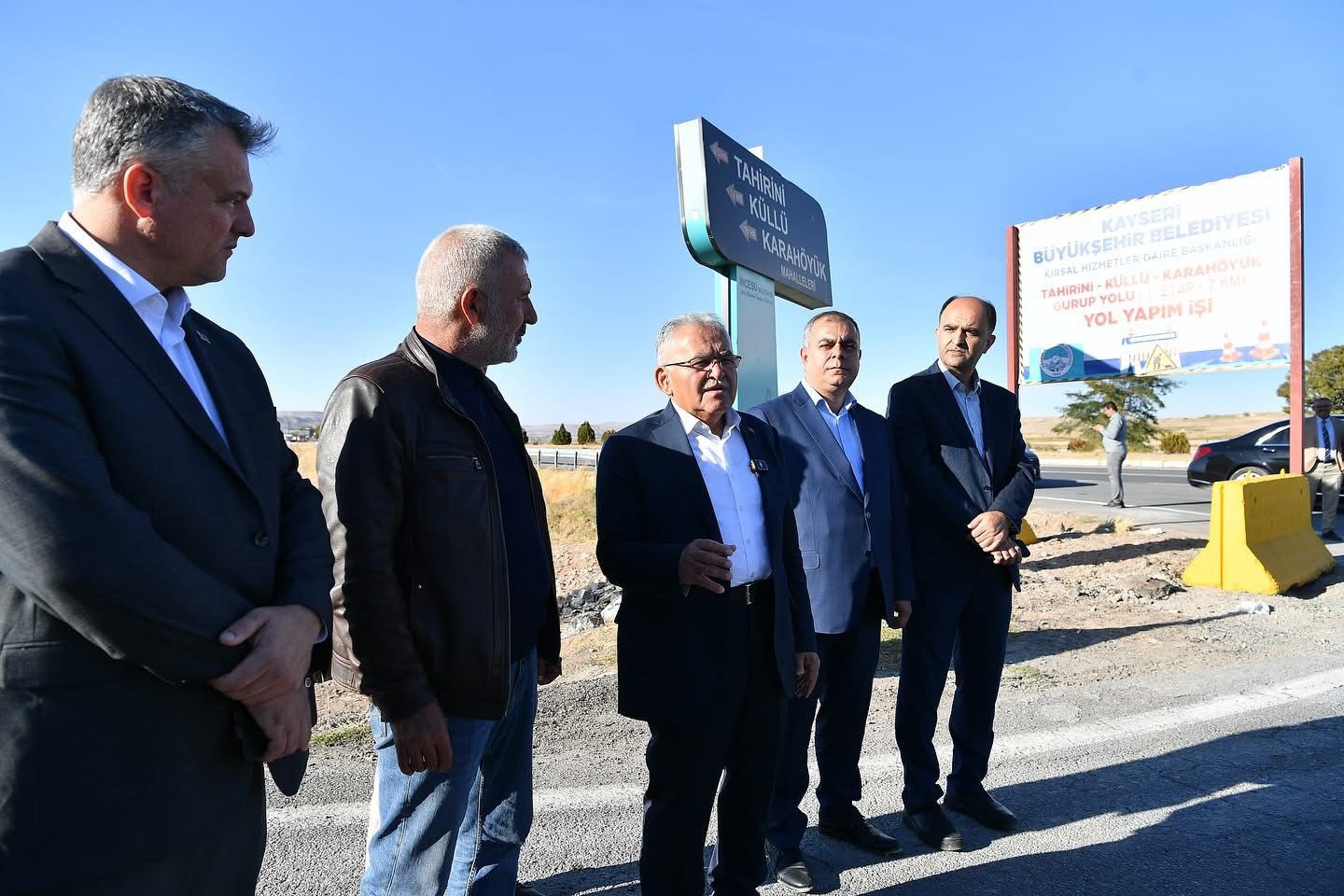 Büyükşehir Belediye Başkanımız Sn. Memduh BÜYÜKKILIÇ, Tahirini, Küllü ve Karahöyük Mahallelerimizin ulaşım konforu için 7 kilometrelik yol yapım çalışmalarını yerinde inceledi. Başkanımıza Hizmetleri ve ilçemize kattığı değerler için teşekkür ederiz.