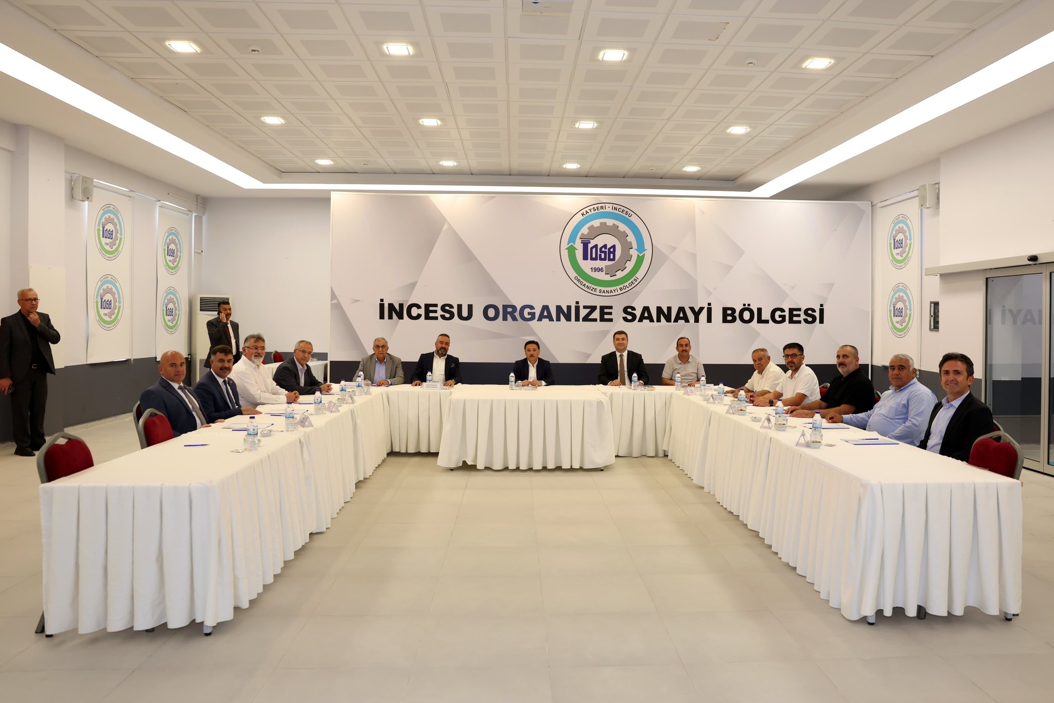 Belediye Başkanımız Av. Mustafa İLMEK, Valimiz Sn. Gökmen ÇİÇEK başkanlığında düzenlenen İncesu OSB Müteşebbis heyet toplantısına katıldı.