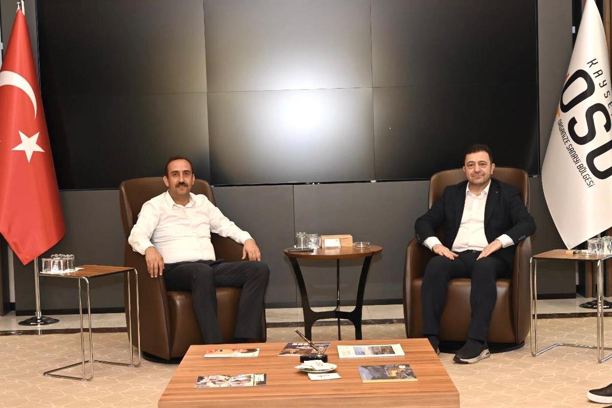 Belediye Başkanımız Av. Mustafa İLMEK, Kayseri OSB Başkanımız Sn. Mehmet YALÇIN’ı makamında ziyaret etti.  Nazik ev sahipliği ve sunduğu plaket için teşekkür ederiz.