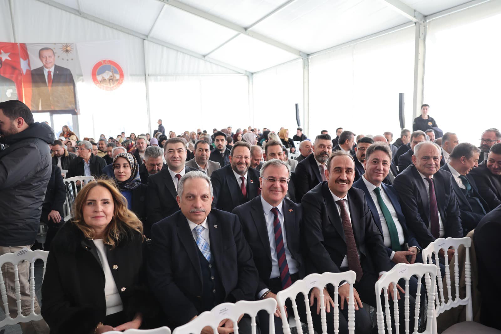 Belediye Başkanımız Av. Mustafa İLMEK, Cumhurbaşkanımız Sn. Recep Tayyip ERDOĞAN’ın kıymetli eşi Sn. Emine ERDOĞAN, Sağlık Bakanımız Sn. Prof. Dr. Kemal MEMİŞOĞLU, AK Parti Genel Başkanvekili Sn. Mustafa ELİTAŞ ve değerli protokolün katılımıyla ilçemiz sı