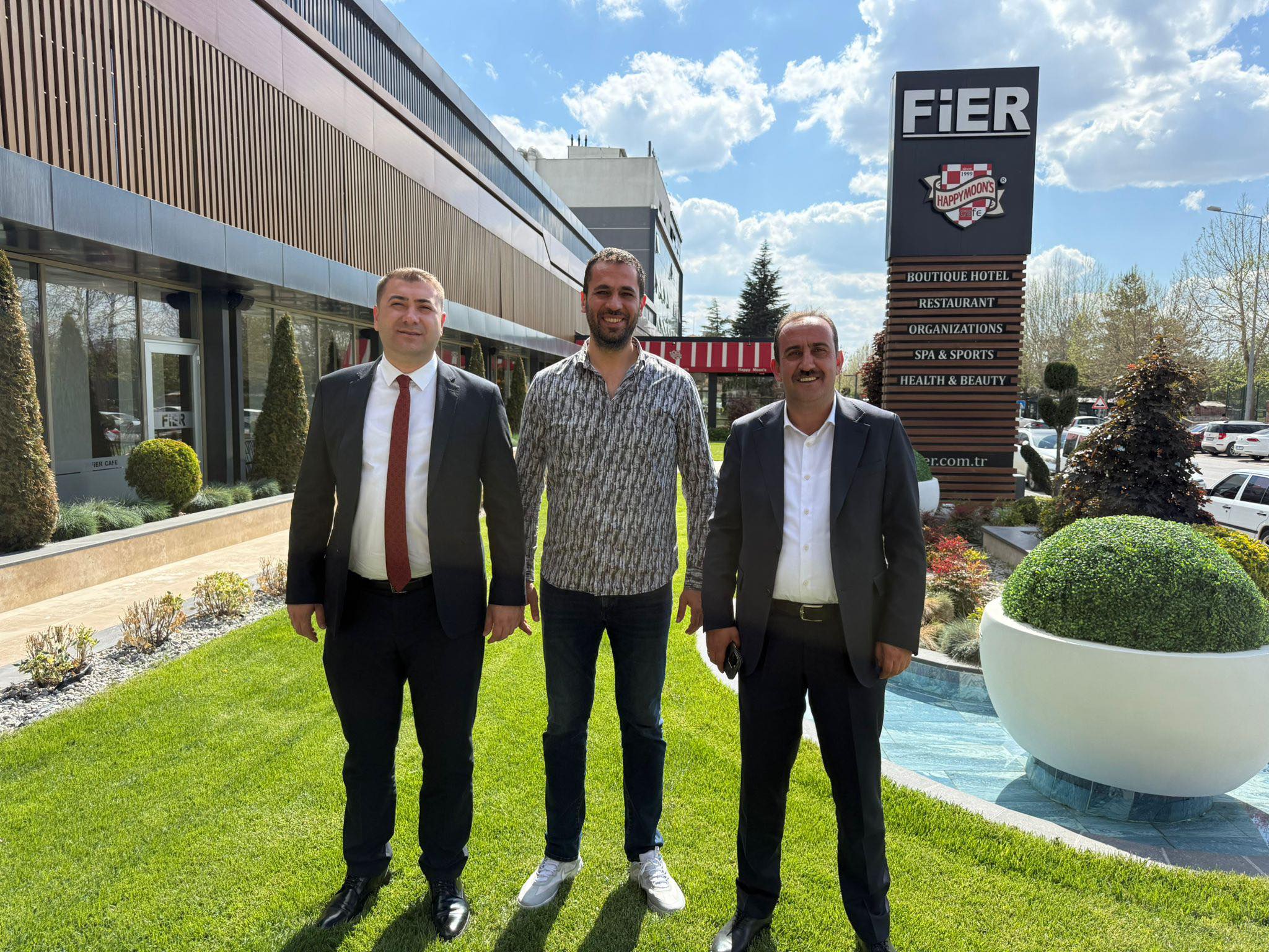 Belediye Başkanımız Av. Mustafa İLMEK, İlçe Kaymakamımız Sn. Ömer Said KARAKAŞ ile KAYOTED Başkanı Sn. Murat ERDAL’ı ziyaret etti. Kamp ve Karavan Festivalimizin davetiyesini teslim etti.