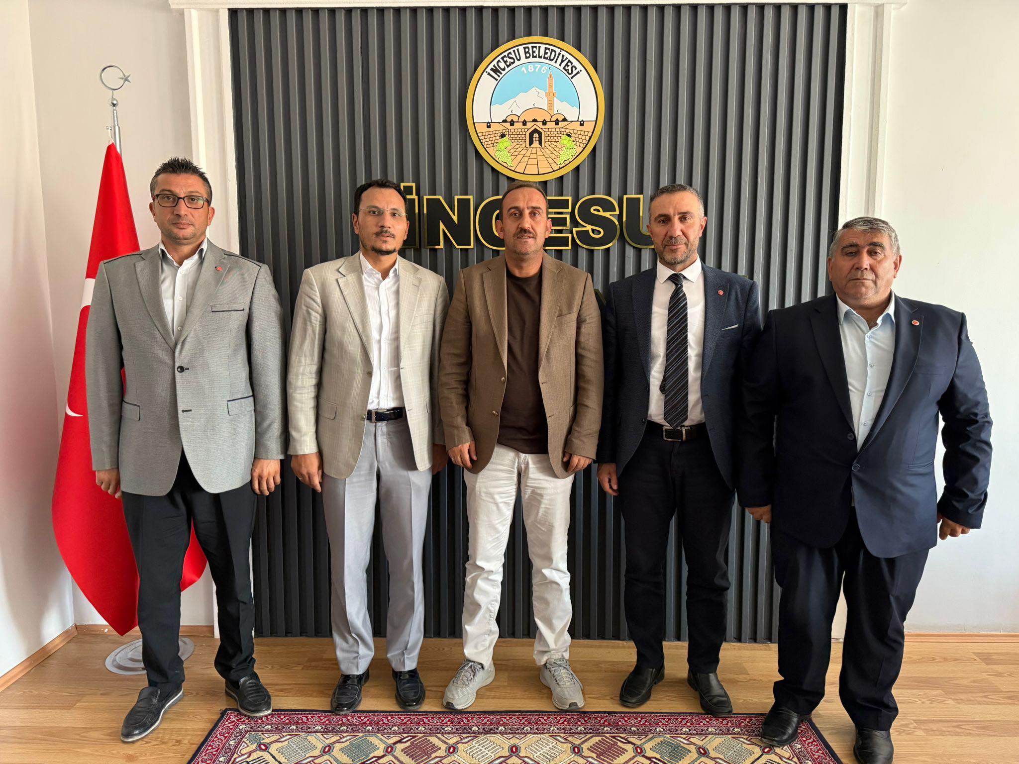 Saadet Partisi Kayseri İl Başkanı Sn. Erhan ALTUN, değerli Yönetimi, İncesu ilçe Başkanı Sn. Salih ÇAVDARCI, Belediye Başkanımız Av. Mustafa İLMEK’i ziyaret etti. Nazik ziyaretleri için teşekkür ederiz.