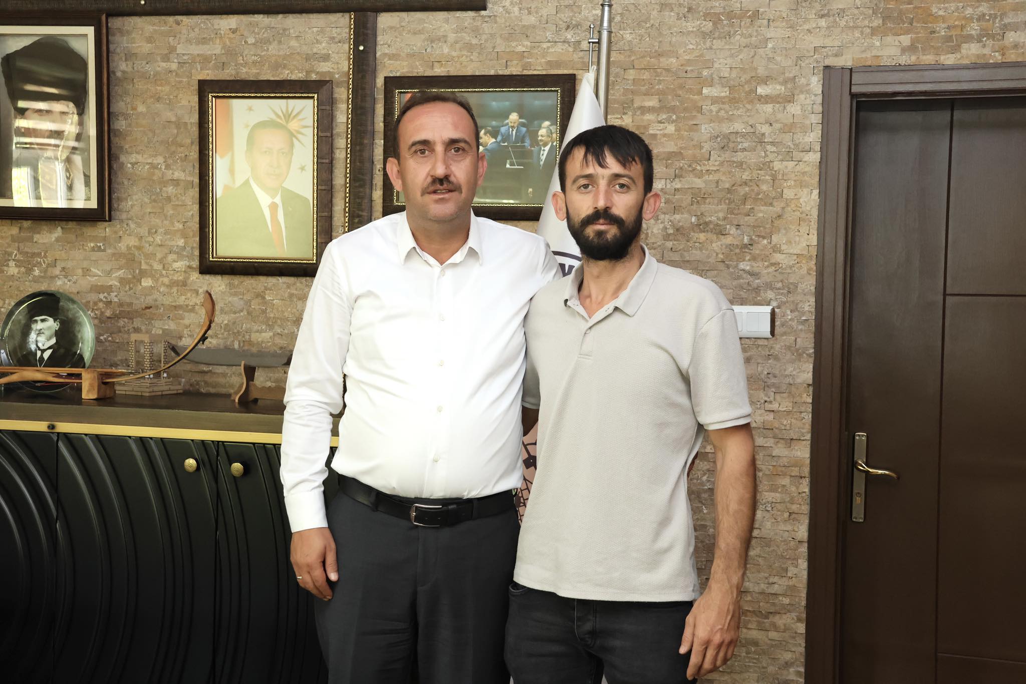 Karahöyük Mahalle Muhtarımız Sn. Mustafa GÜRSOY Belediye Başkanımız Av. Mustafa İLMEK’i ziyaret etti.