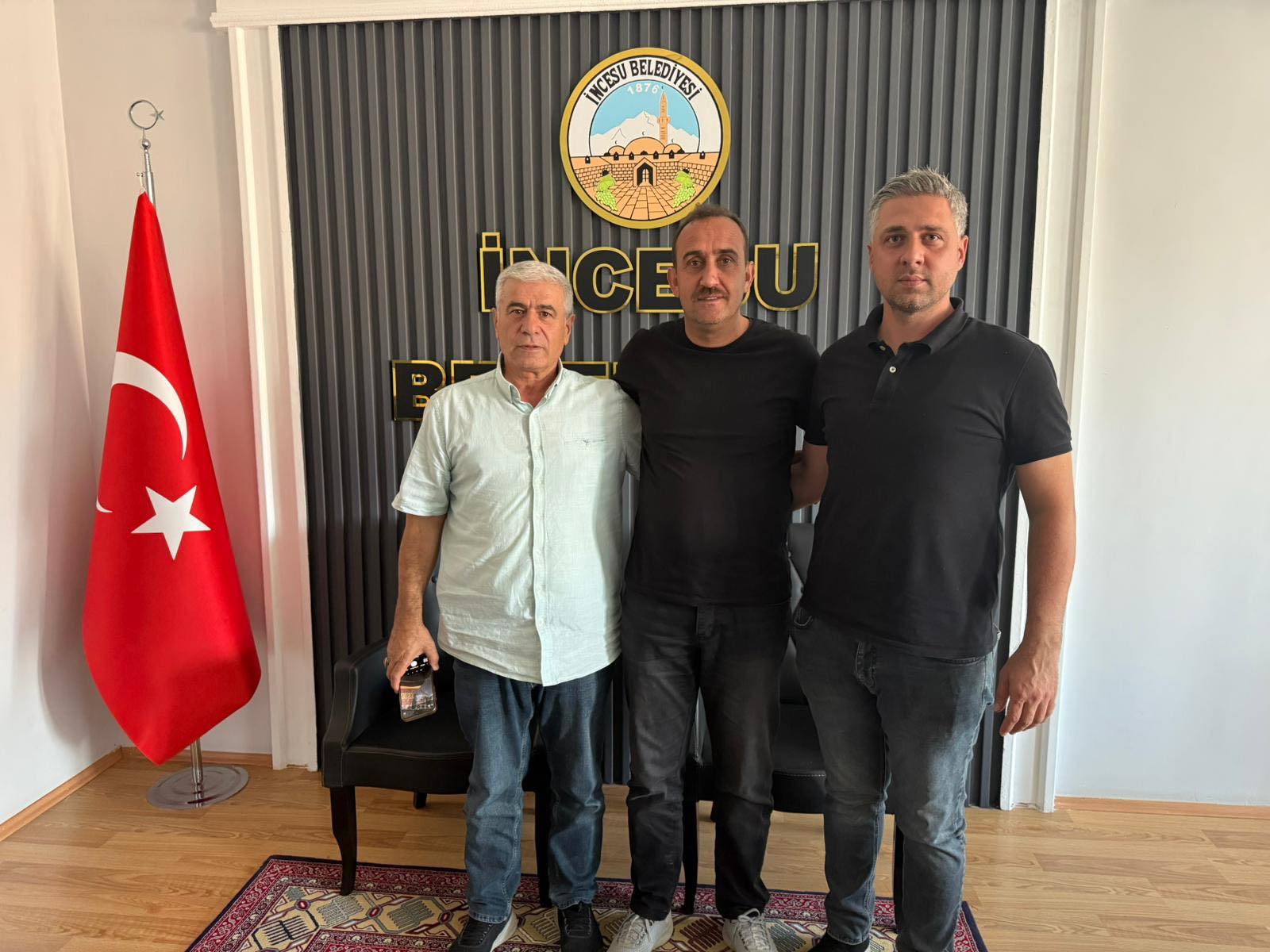 Armateks Tekstil Yönetim Kurulu Başkanı Recep ÇOLAK Belediye Başkanımız Av. Mustafa İLMEK’i ziyaret etti. Nazik ziyaretleri için teşekkür ederiz.