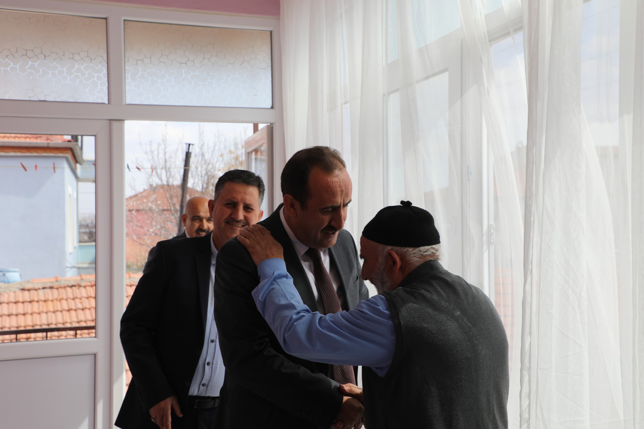 Belediye Başkanımız Av. Mustafa İLMEK, İlçe Kaymakamımız Sn Ömer Said KARAKAŞ, AK Parti İlçe Başkanımız Sn. Mehmet KOÇ ve beraberindeki heyet Saraycık mahallemizdeki şehidimizin ailesini ziyaret etti.