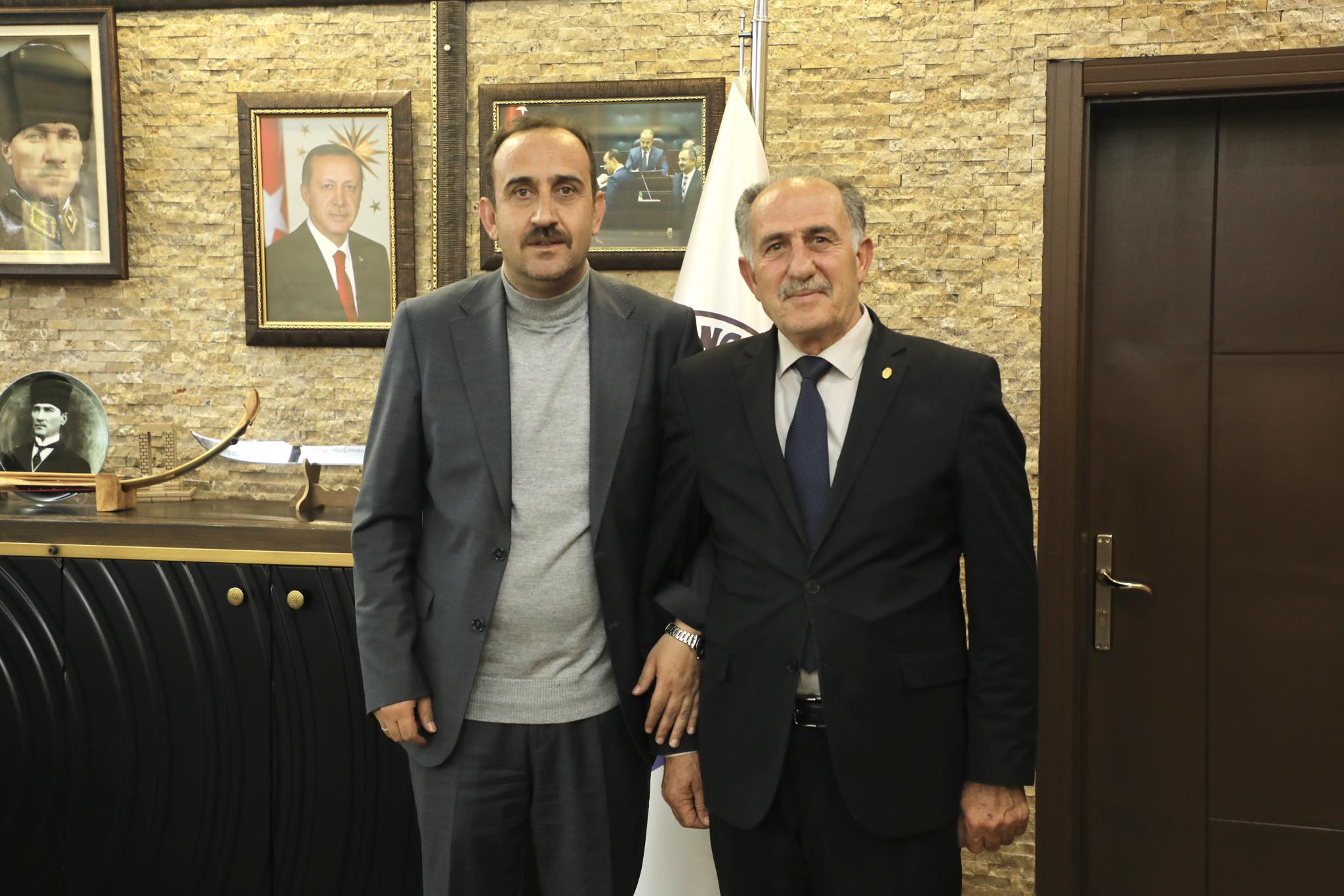 Kayseri Çelik Eşyacılar Odası Başkanı Sn. Mükremin SULUDERE Belediye Başkanımız Av. Mustafa İLMEK’ i makamında ziyaret etti.